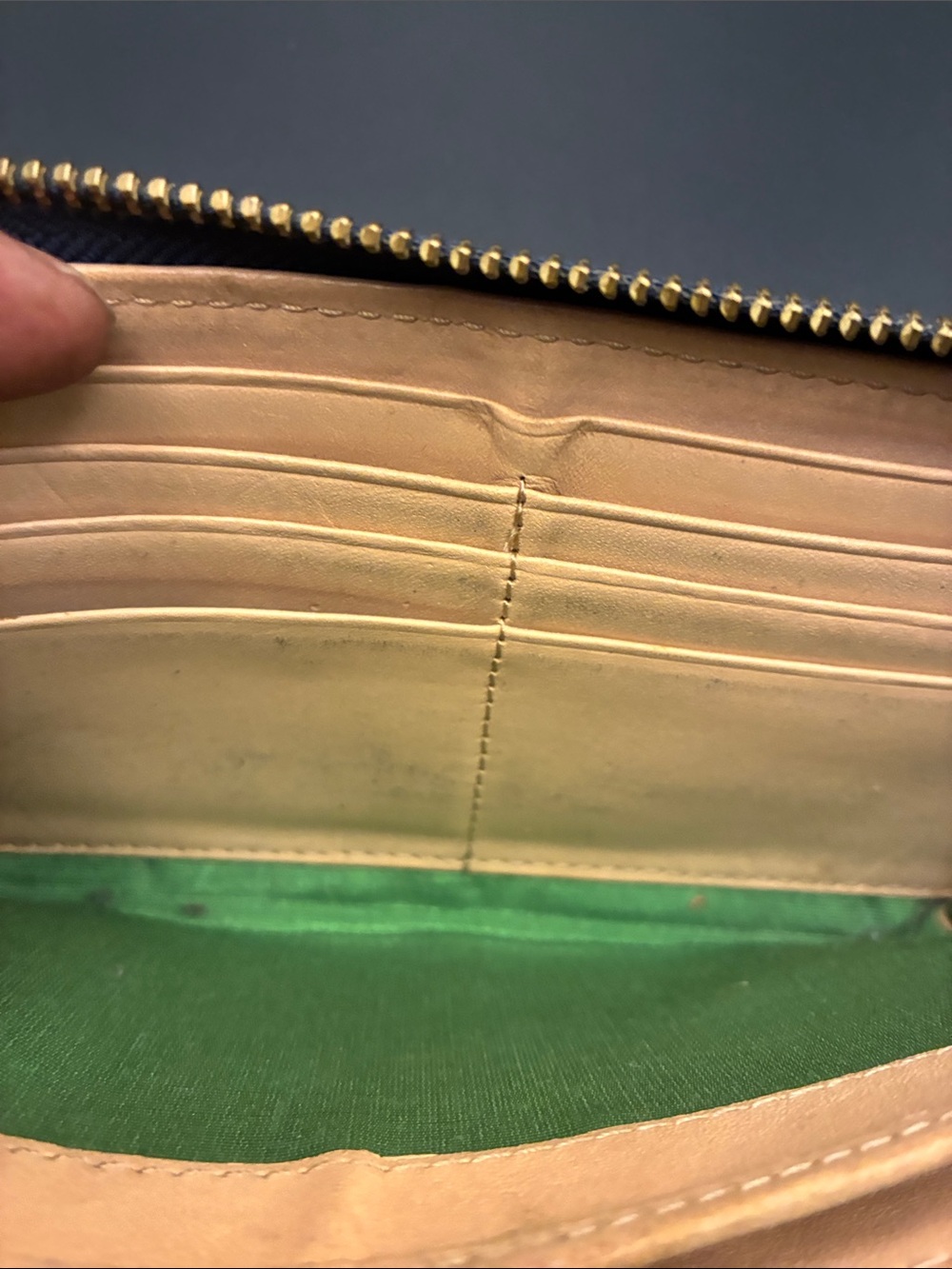 kate spade Navy Patent Zip Wallet with Tan Accent EUC Just needs to be wiped - Picture 14 of 16